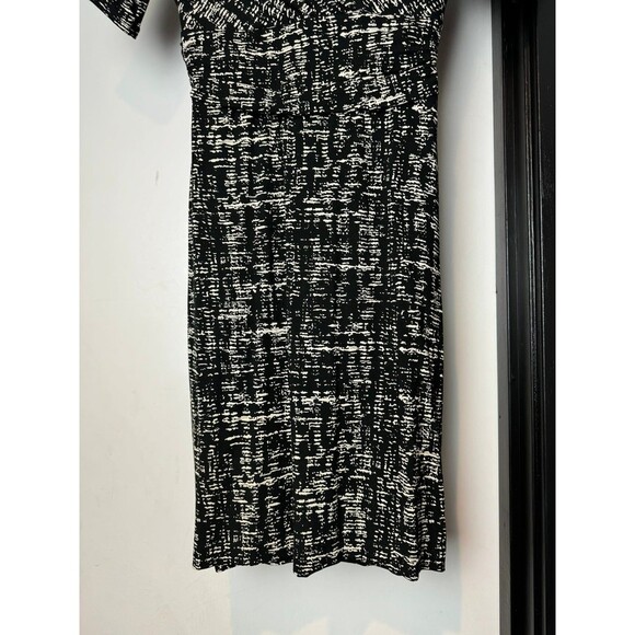 Ann Taylor Black White Stretch V-Neck Short Sleeve Empire Sheath Dress Size 00P - Picture 4 of 11
